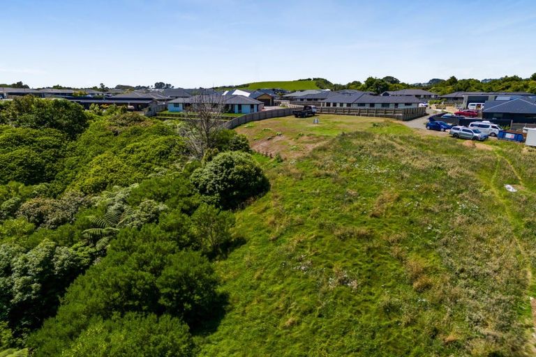 Photo of property in 18 Kararaina Close, Whalers Gate, 4310