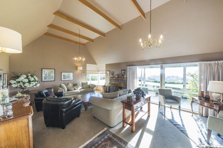 Photo of property in 38 Titirangi Drive, Fitzherbert, Palmerston North, 4471