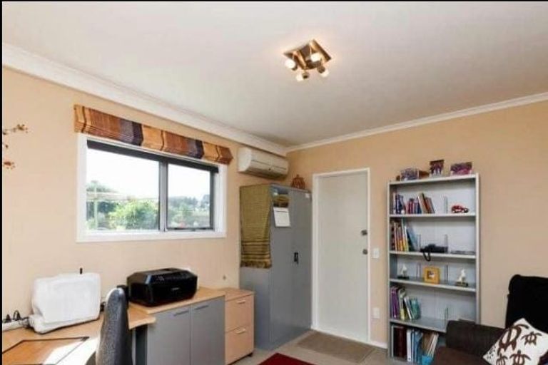 Photo of property in 95 Wikiriwhi Crescent, Awapuni, Palmerston North, 4412