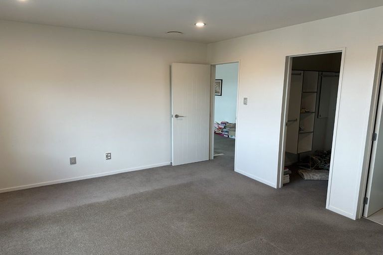 Photo of property in 24 Mulroy Place, Pinehill, Auckland, 0632