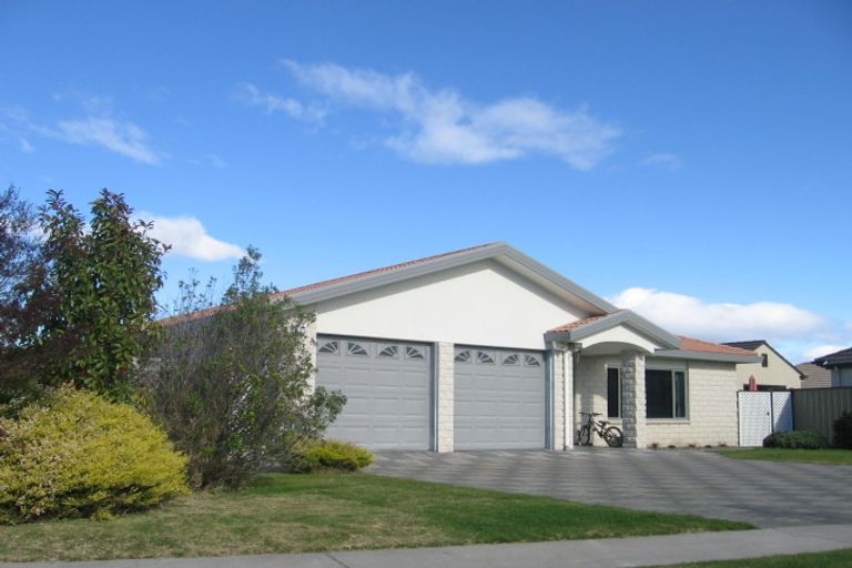 Photo of property in 5 Aintree Place, Taradale, Napier, 4112