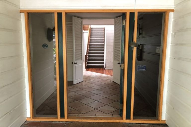 Photo of property in 34 Tawini Road, Titirangi, Auckland, 0604