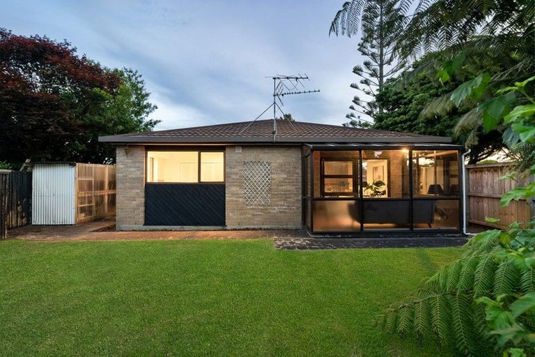 Photo of property in 2/21 Walter Strevens Drive, Conifer Grove, Takanini, 2112