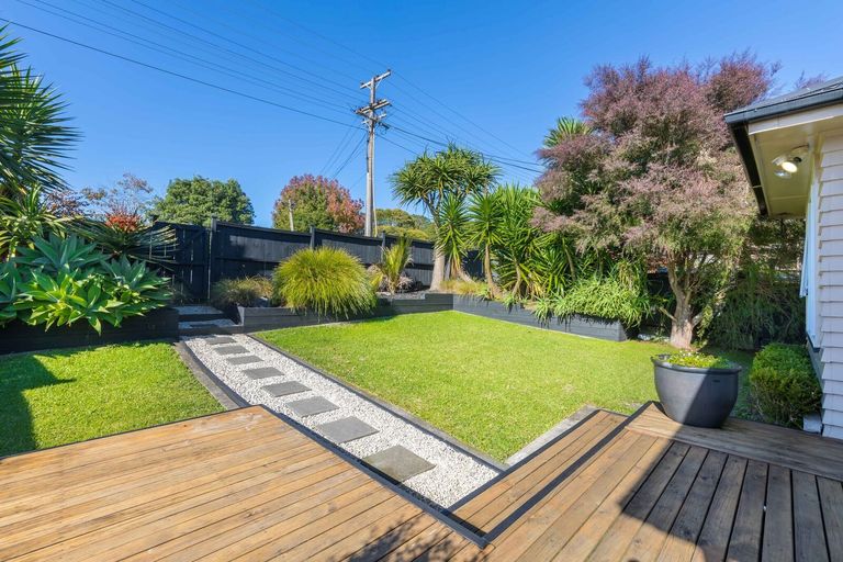 Photo of property in 36 Fairmount Road, Titirangi, Auckland, 0604