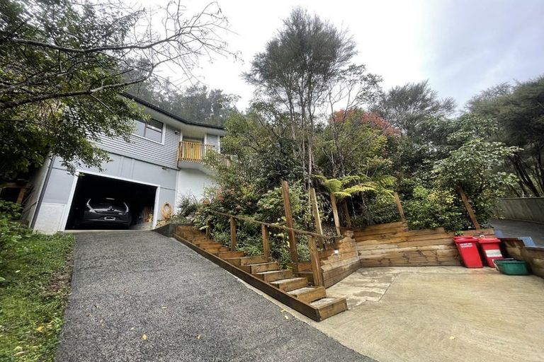 Photo of property in 155 Pinehaven Road, Pinehaven, Upper Hutt, 5019