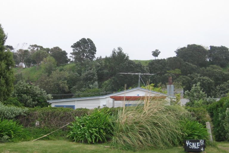 Photo of property in 37 Moana Road, Okitu, Gisborne, 4010