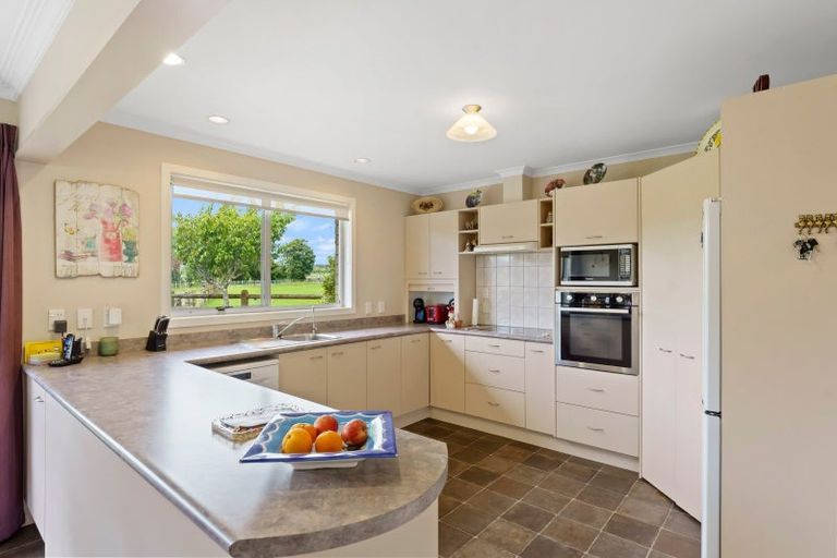 Photo of property in 921 State Highway 1, Te Horo, Otaki, 5581