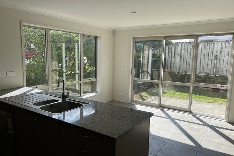 Photo of property in 19 Akeake Lane, Manurewa, Auckland, 2102