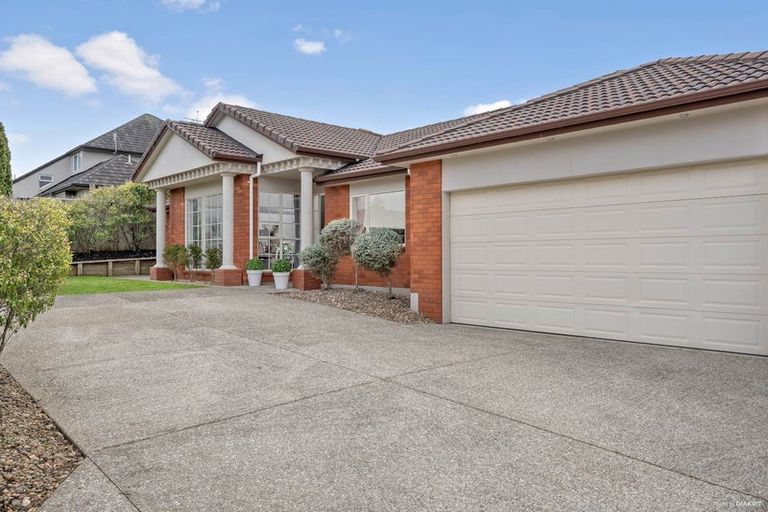 Photo of property in 15 Kouras Place, Flat Bush, Auckland, 2016