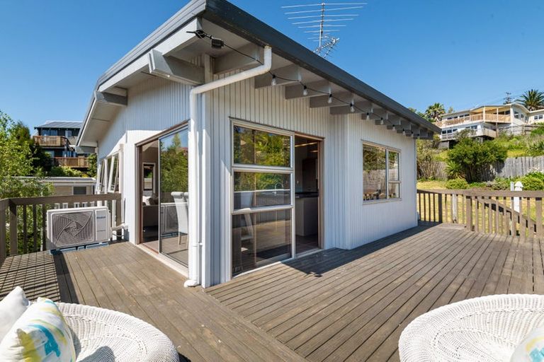 Photo of property in 9 Malters Place, Browns Bay, Auckland, 0630