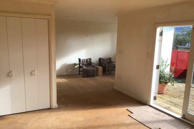 Photo of property in 10 Hohiria Street, Waikanae Beach, Waikanae, 5036