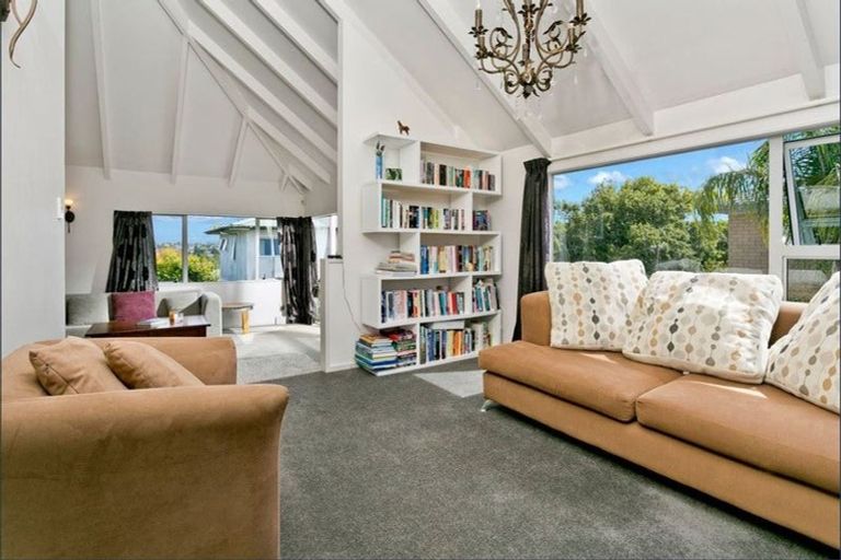 Photo of property in 2/79 Ocean View Road, Hillcrest, Auckland, 0627