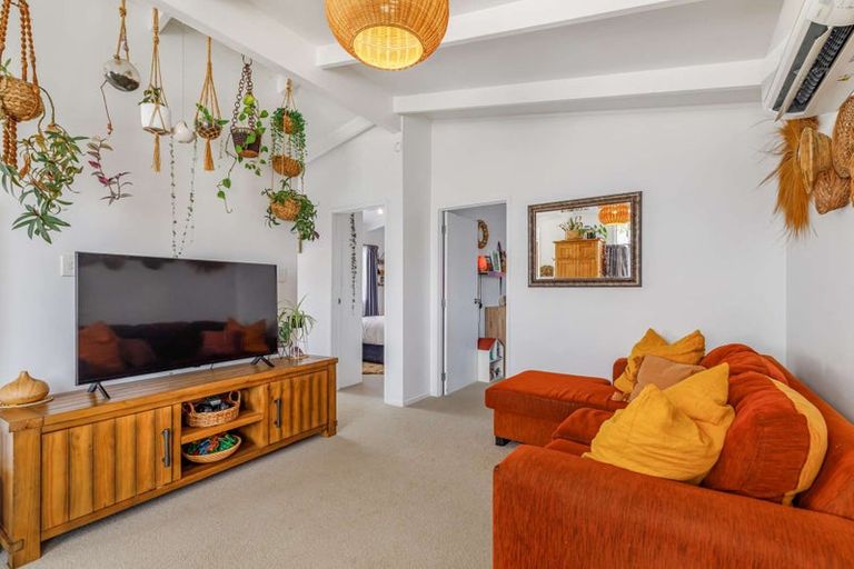 Photo of property in 16 Te Moau Avenue, Parakai, 0830