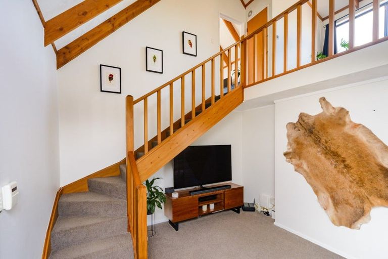 Photo of property in 32 Suzanne Grove, Kelvin Grove, Palmerston North, 4414