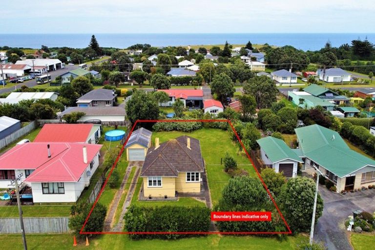 Photo of property in 82 Domett Street, Opunake, 4616