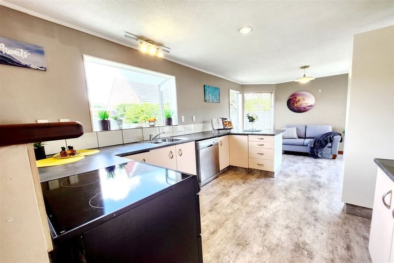 Photo of property in 26 Glen Road, Stokes Valley, Lower Hutt, 5019