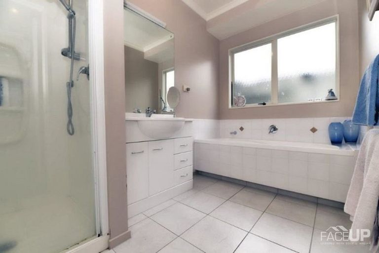 Photo of property in 33 Rush Creek Drive, Westgate, Auckland, 0614