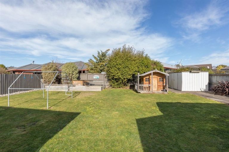 Photo of property in 40 Farquhars Road, Redwood, Christchurch, 8051