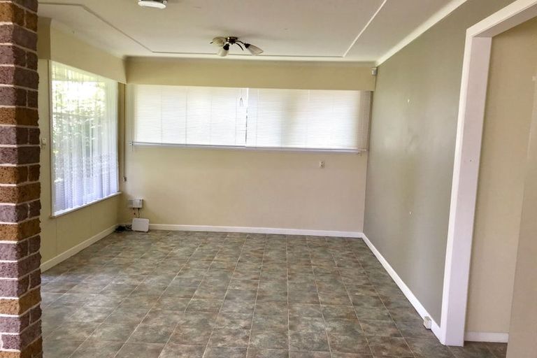 Photo of property in 42 Archibald Road, Kelston, Auckland, 0602