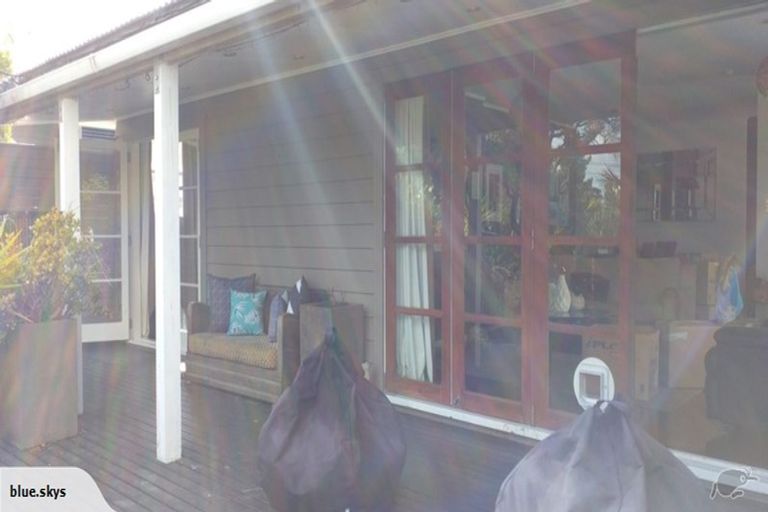 Photo of property in 53 Cliff View Drive, Green Bay, Auckland, 0604