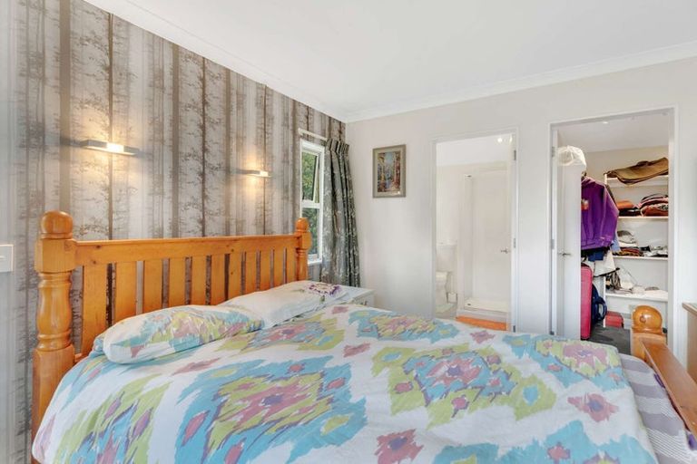 Photo of property in 12 Ruru Place, Levin, 5510