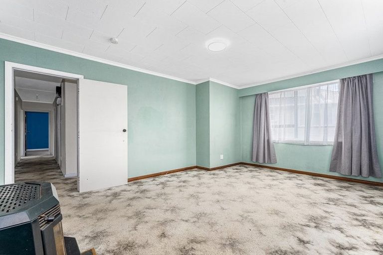 Photo of property in 15 Maher Place, Ranui, Porirua, 5024