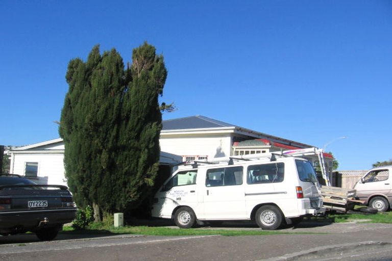 Photo of property in 2 Hawtrey Terrace, Johnsonville, Wellington, 6037