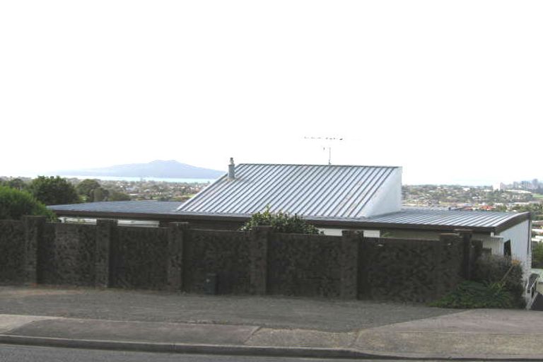 Photo of property in 1/43a Sunset Road, Totara Vale, Auckland, 0632