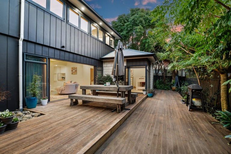 Photo of property in 28 Seaview Road, Otumoetai, Tauranga, 3110