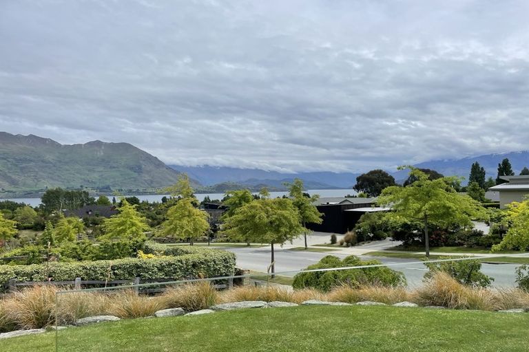 Photo of property in 16 Forest Heights, Wanaka, 9305