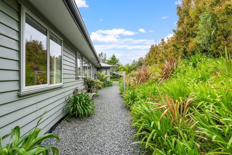 Photo of property in 35 Hobbs Road, Matakatia, Whangaparaoa, 0930