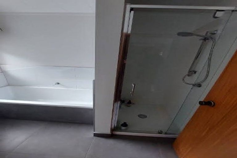 Photo of property in 1/5 Cezanne Place, New Lynn, Auckland, 0600