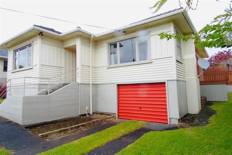 Photo of property in 292 Huatoki Street, Upper Vogeltown, New Plymouth, 4310