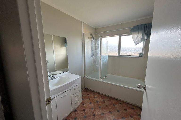 Photo of property in 1/59 Archibald Road, Kelston, Auckland, 0602