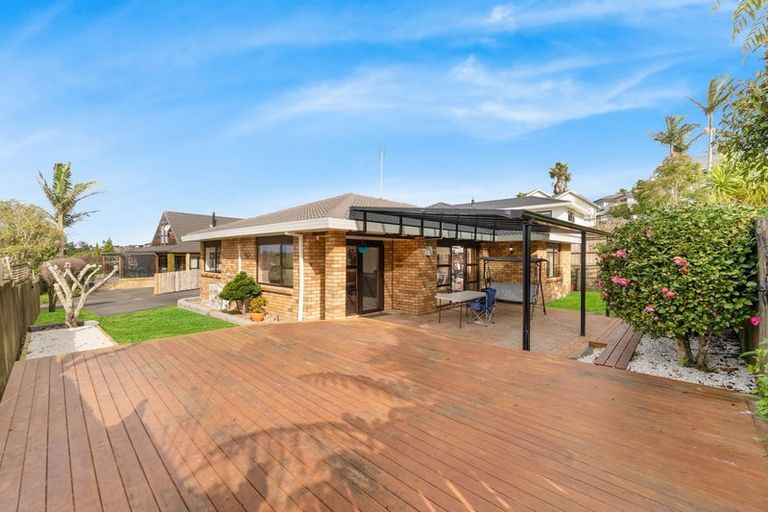 Photo of property in 1/66 Picasso Drive, West Harbour, Auckland, 0618