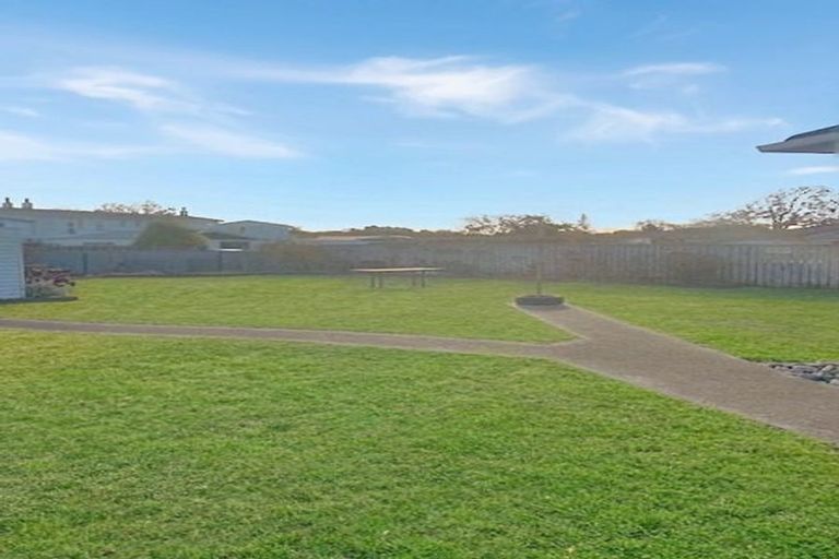 Photo of property in 23 Holland Crescent, Bulls, 4818