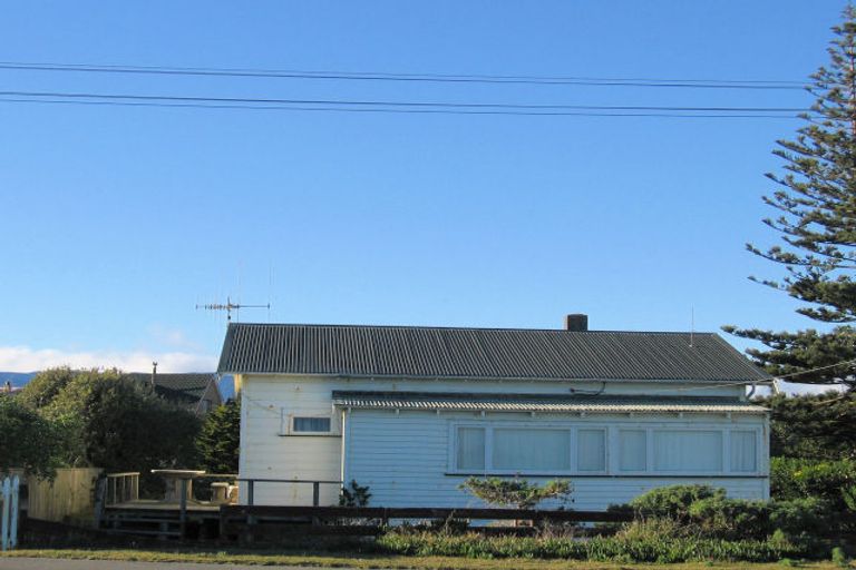 Photo of property in 88 Marine Parade, Otaki Beach, Otaki, 5512