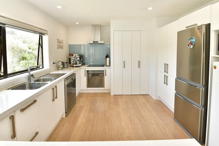 Photo of property in 75 Bay Street, Red Beach, 0932