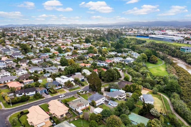 Photo of property in 5 Thomas Rea Place, Te Atatu South, Auckland, 0610