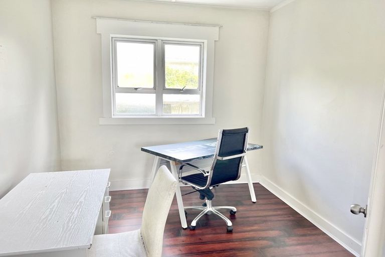 Photo of property in 1/84 Lynwood Road, New Lynn, Auckland, 0600