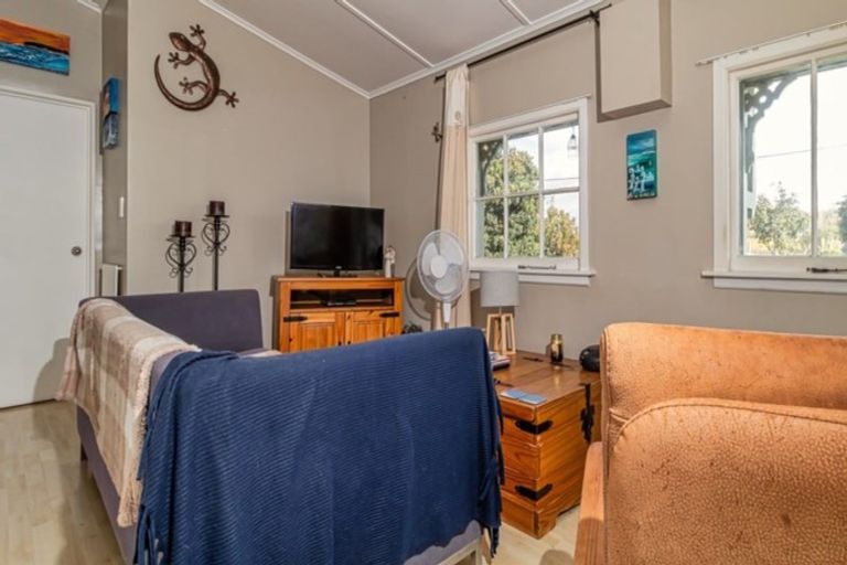 Photo of property in 17 Clifton Road, Haumoana, 4102