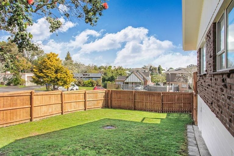 Photo of property in 1/5 Cezanne Place, New Lynn, Auckland, 0600