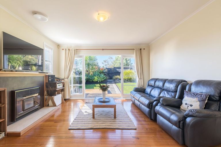 Photo of property in 36 Fairmount Road, Titirangi, Auckland, 0604