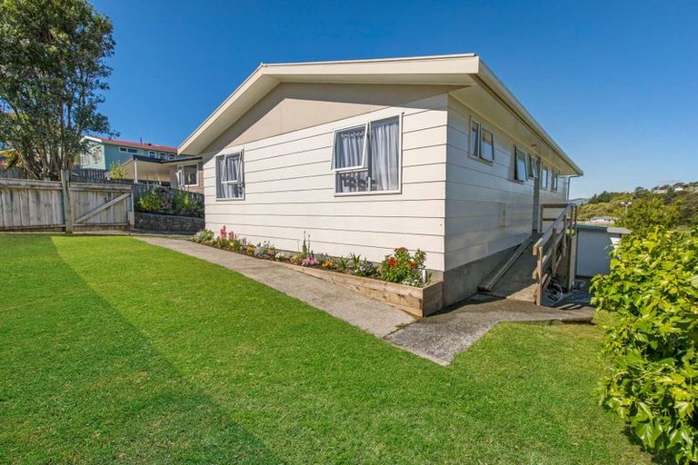 Photo of property in 40 Conclusion Street, Ascot Park, Porirua, 5024