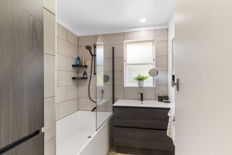 Photo of property in 6 Muhunoa West Road, Ohau, Levin, 5570