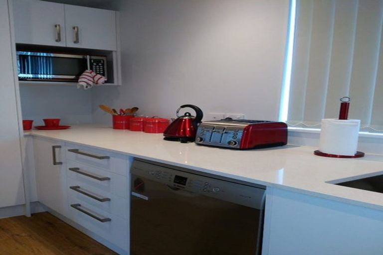 Photo of property in 5 Glenae Lane, Hobsonville, Auckland, 0618