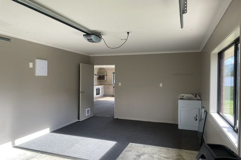 Photo of property in 78 Sunstone Crescent, Timberlea, Upper Hutt, 5018