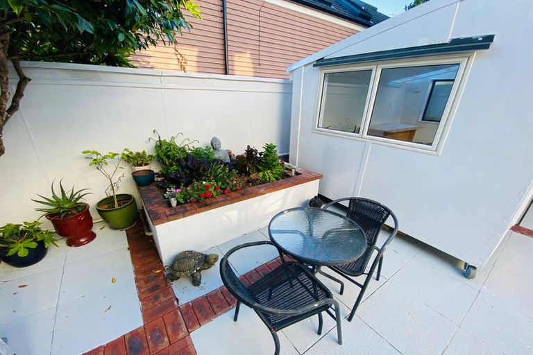 Photo of property in 8b Wai-iti Crescent, Woburn, Lower Hutt, 5010