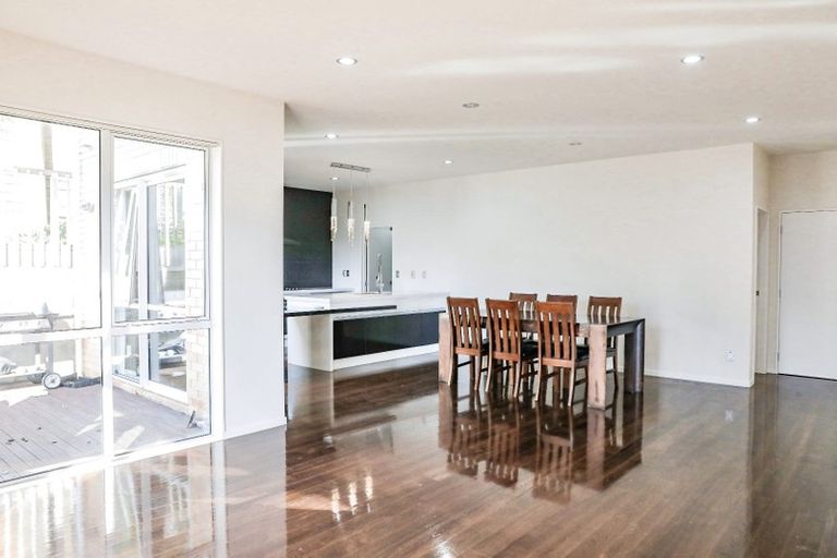 Photo of property in 21 Loughros Place, Pinehill, Auckland, 0632