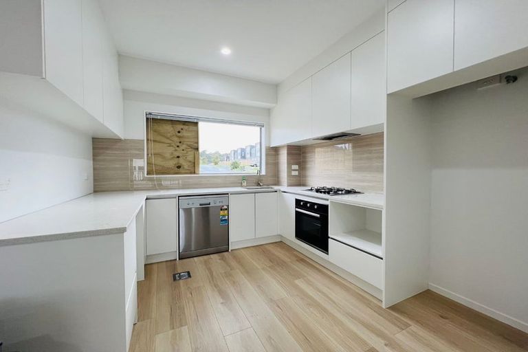 Photo of property in 11a Crestview Rise, Papakura, 2110